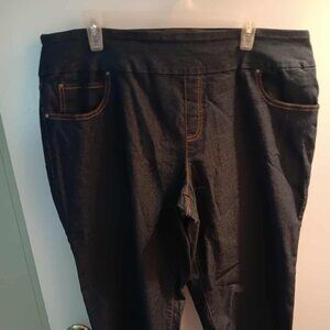 Time and Tru Black Capris